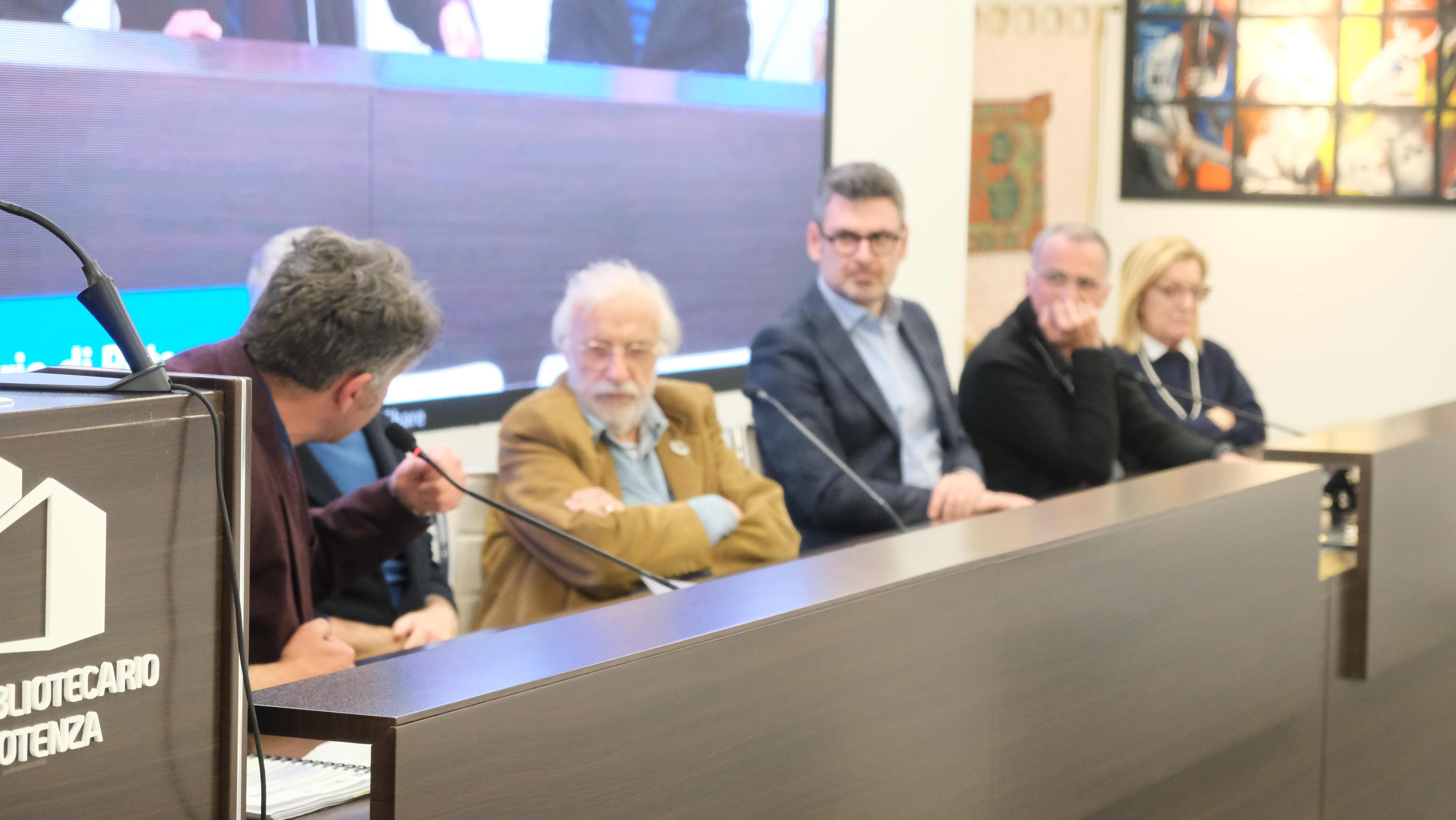 Lambda. Il mondo libero di Luigi di Gianni 